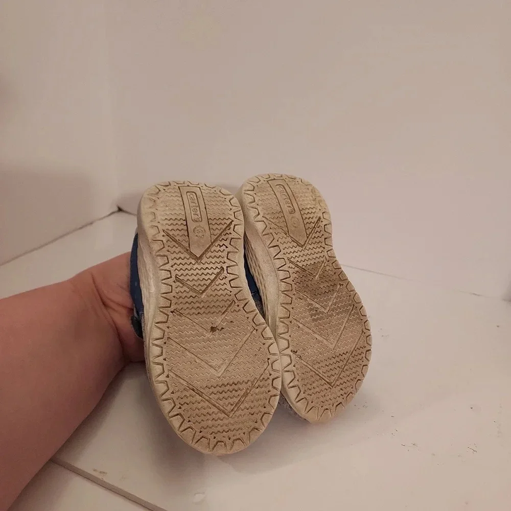 Carter's Dogan Running Shoes in Size 6